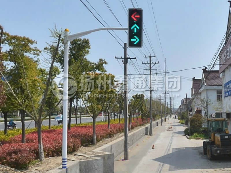 XHDG-017，單挑彎臂信號(hào)燈桿